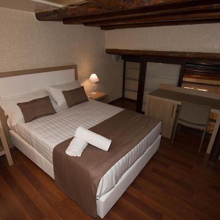 B&B La Serenissima ปาแลร์โม ภายนอก รูปภาพ